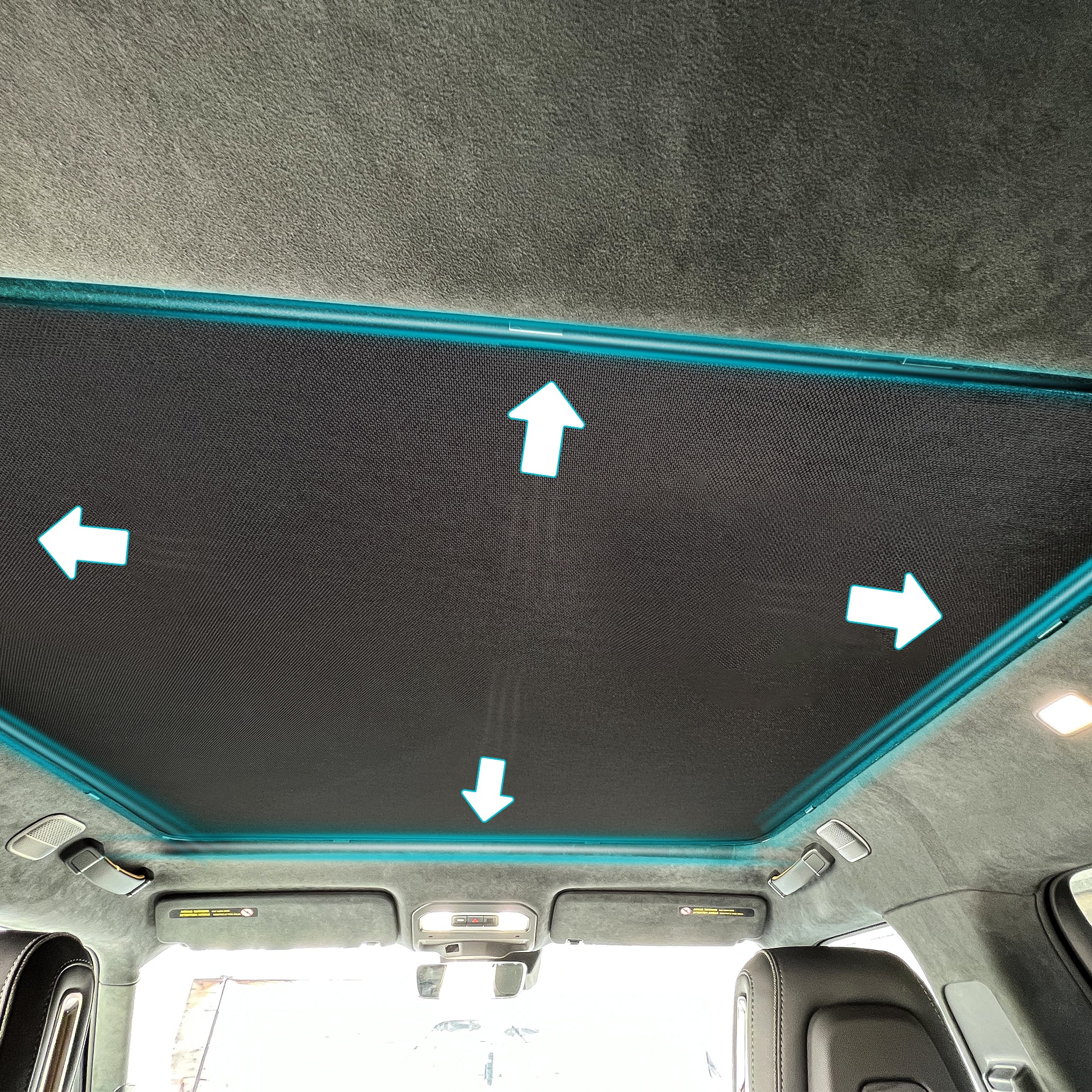 Cargo bag on online panoramic sunroof