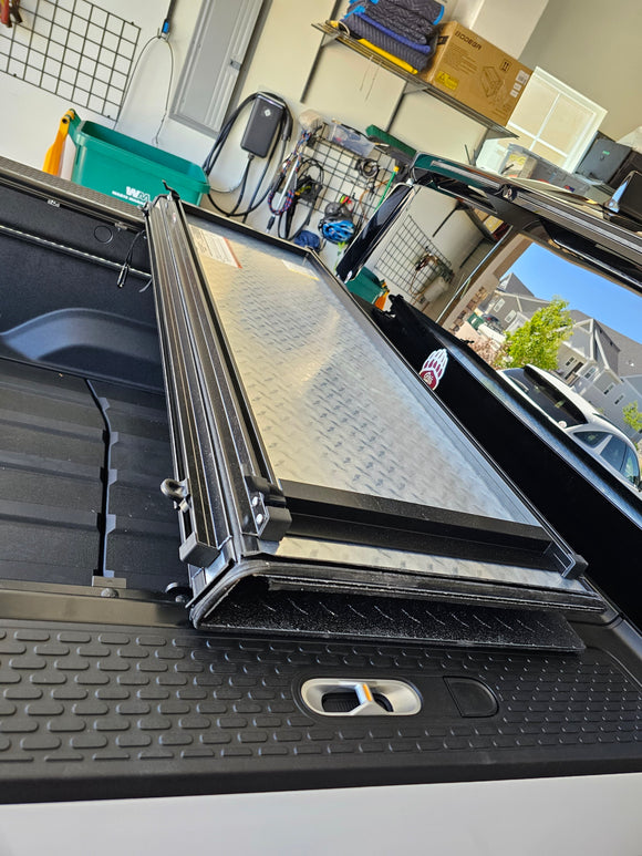 AgriCover LoMax Series: Stylish, Durable Tonneau Cover for Rivian R1T (Requires OEM tonneau rail)