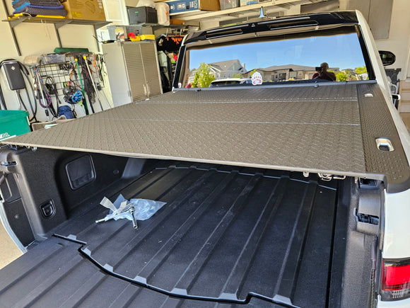 AgriCover LoMax Series: Stylish, Durable Tonneau Cover for Rivian R1T (Requires OEM tonneau rail)