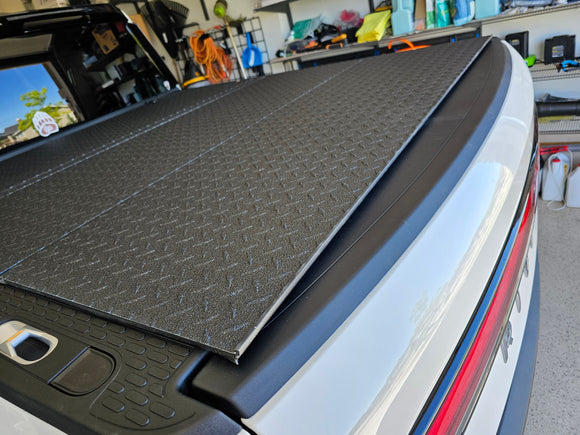 AgriCover LoMax Series: Stylish, Durable Tonneau Cover for Rivian R1T (Requires OEM tonneau rail)