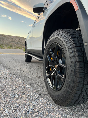 Megawatt™ Performance Rock Sliders with Step for R1S (Both Gen 1 and Gen 2) - 0