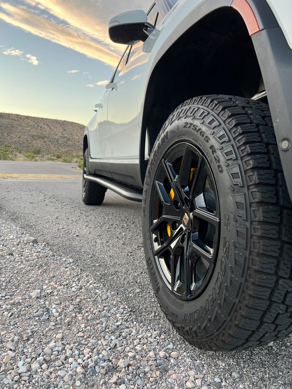 Megawatt™ Performance Rock Sliders with Step for R1S (Both Gen 1 and Gen 2)